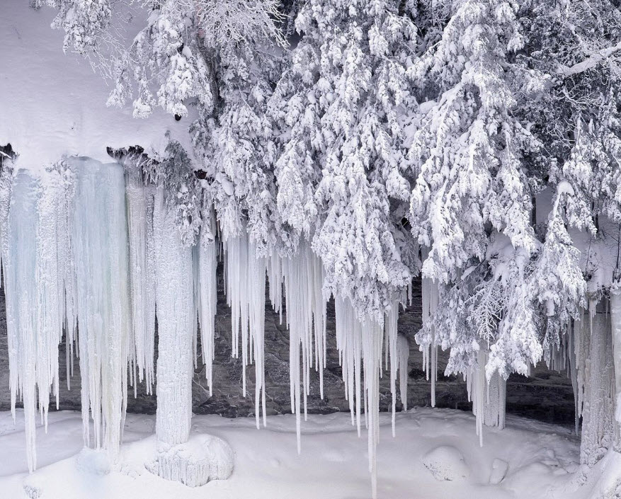 Snowfall In Bukchon Hanok Village Seoul Korea | Relaxing Snow Walk | Ambience Sounds 4K HDR