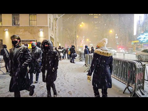 NYC Snow Walk | Rockefeller Center, Bryant Park, Times Square (December 16, 2020)