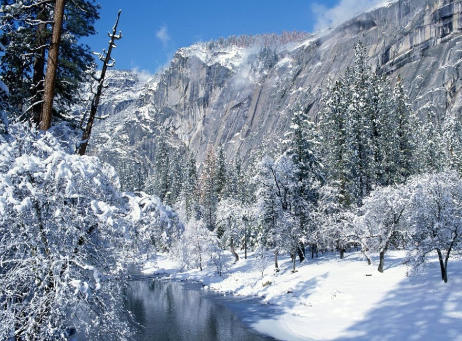 Relaxing Winter Snowfall Walk in Switzerland , Weisse Lutschine River to Stechelberg, Switzerland